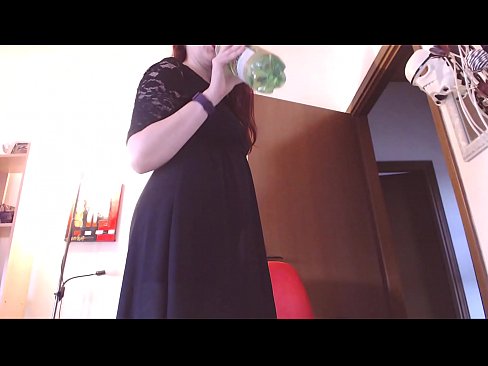 ❤️ Një skllav i nënshtruar që i pëlqejnë brekët e pista dhe të shijshme detyrohet të masturbojë pasi shikon këtë video! Porno e bukur tek ne ❌