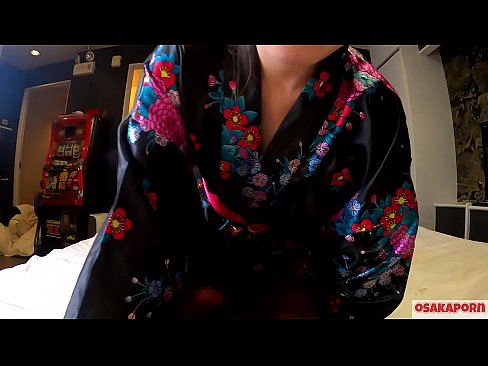 ❤️ Vajza e re cosplay pëlqen seksin deri në orgazmë me një shiringë në një kalorës dhe një blowjob. Vajzë aziatike me pidhi leshtore dhe cica të bukura me kostum tradicional japonez në video amatore që tregon masturbim me lodra qij. Sakura 3 OSAKAPORN. Porno e bukur tek ne ❌